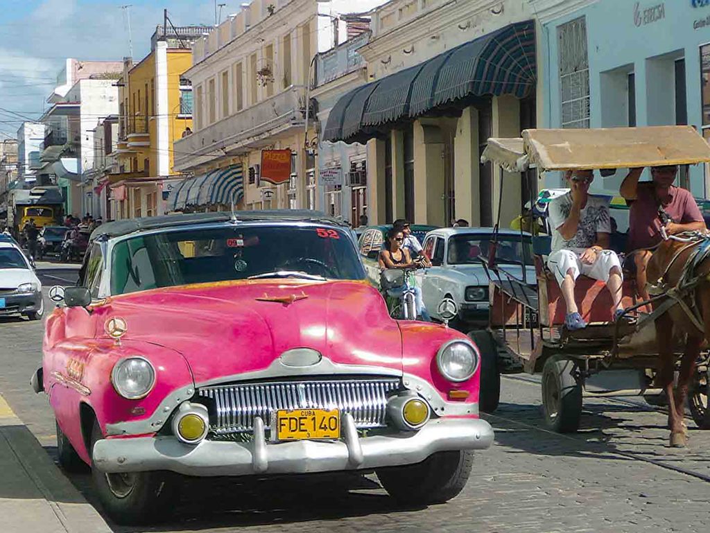 Oldtimer in den Gassen von Havanna, Kuba