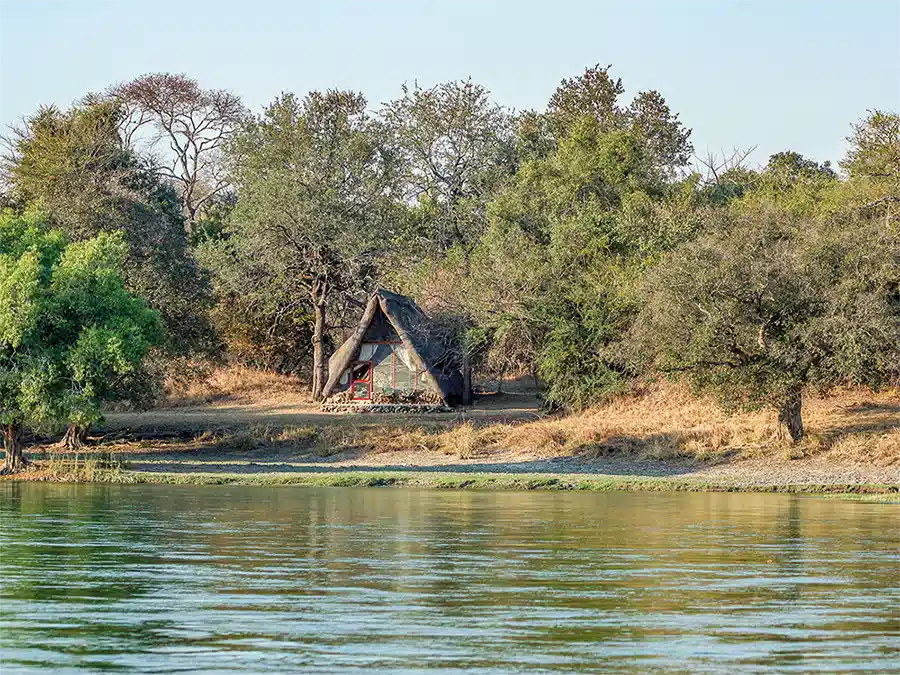 sambia-bungalow-fluss