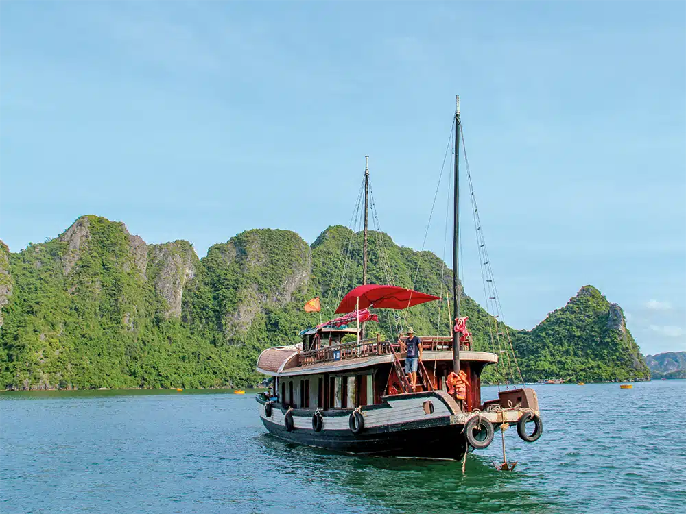 vietnam-halong-boot