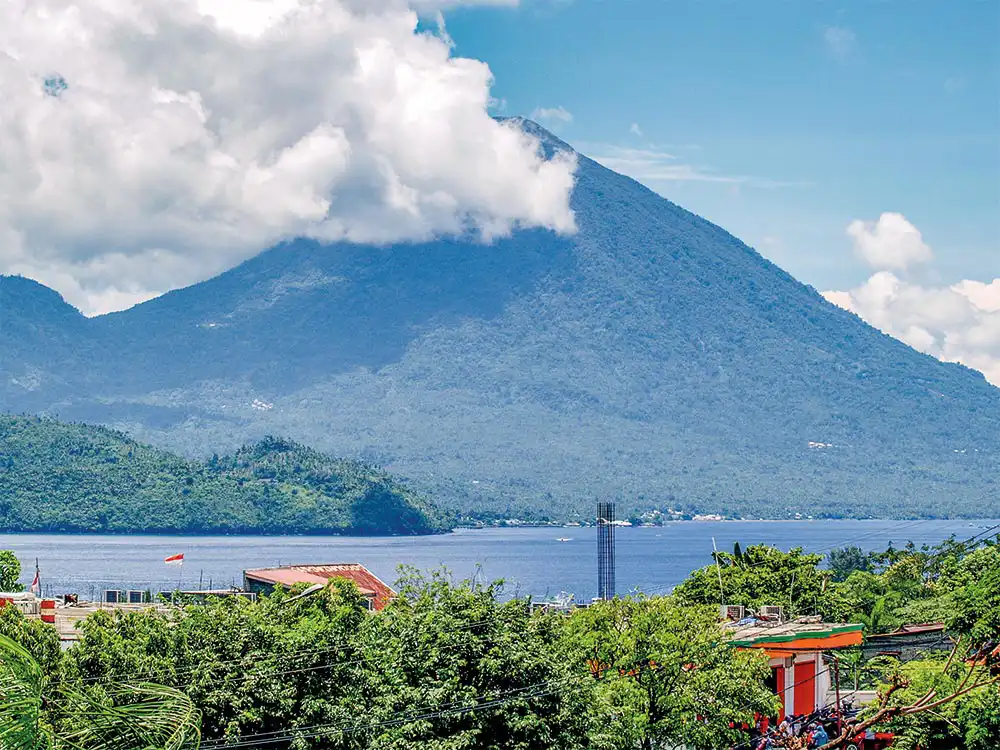 indonesien-molukken-rundreise-ternate-vulkan